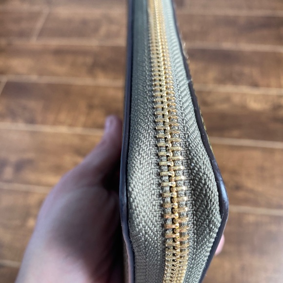 SOLD- Michael Kors wallet - Picture 8 of 10